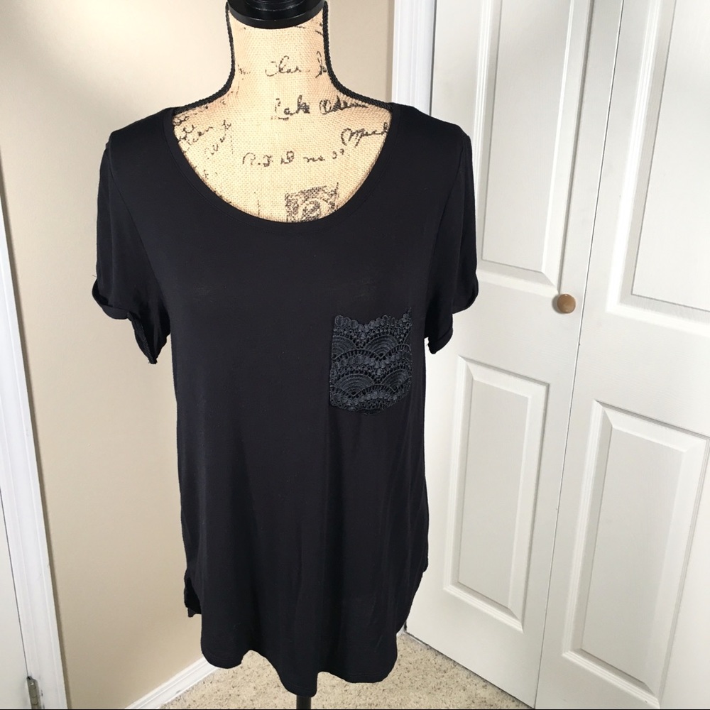 SO Black Hi Lo Relaxed Tee with Lace Front Pocket